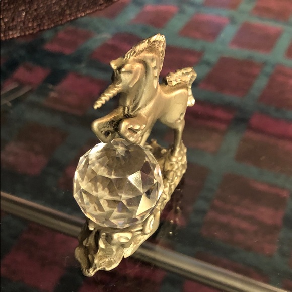 PEWTER UNICORN SCULPTURE WITH CRYSTAL BALL • CUTER PEWTER - Picture 6 of 7